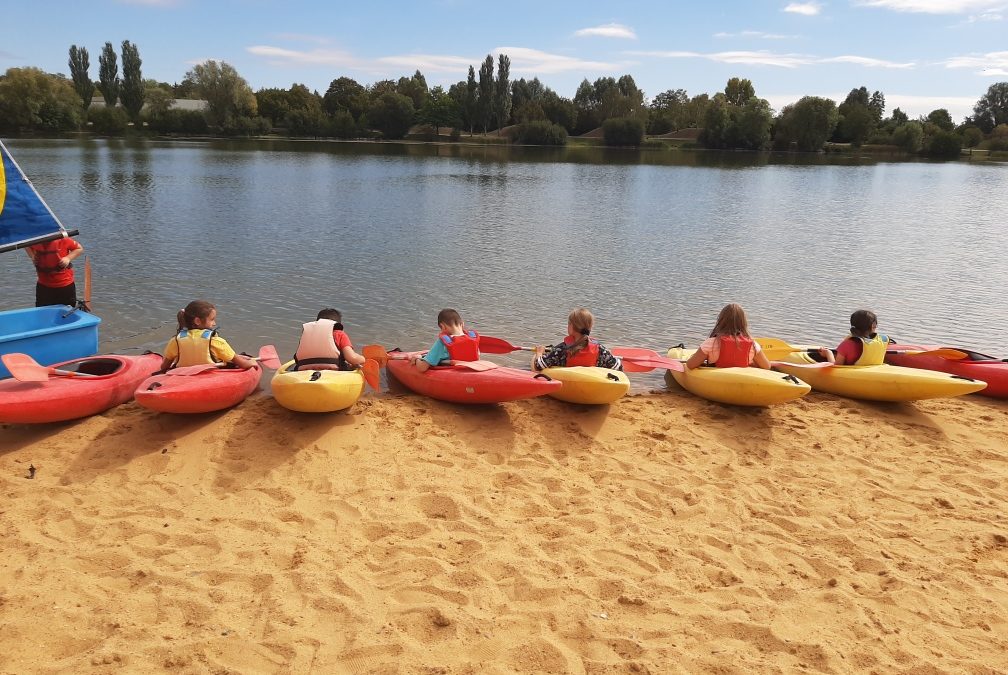 Activités voile et kayak avec les CM1 et CM2.