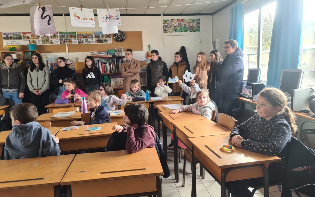 Les lycéens du lycée du Tertre en CE1/CE2